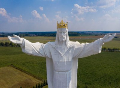 Sondaż: Religia w szkole obowiązkowa?