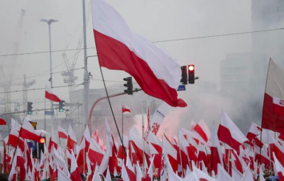 Patriotyzm silny jak nigdy? 81% Polaków czuje dumę narodową, ale Marsz Niepodległości wciąż dzieli